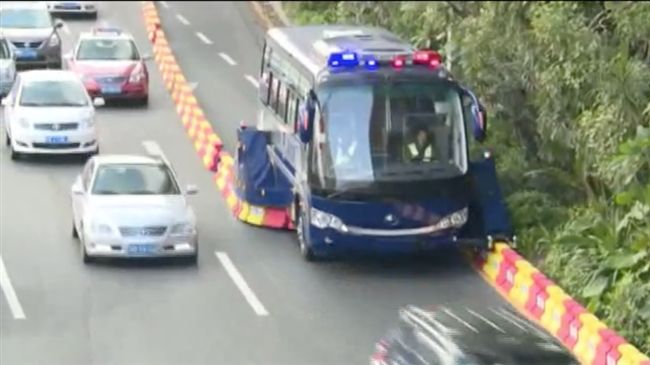 深圳正式啟用「拉鏈式調撥車道」