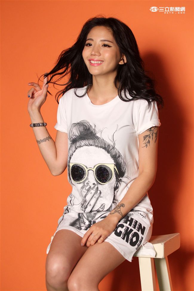 曖維多媒體/SEXY NUTS性感誌48期，陳艾琳拍攝現場。（記者邱榮吉/側拍）