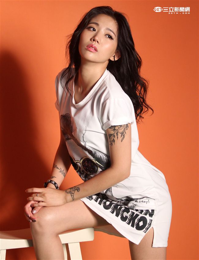 曖維多媒體/SEXY NUTS性感誌48期，陳艾琳拍攝現場。（記者邱榮吉/側拍）