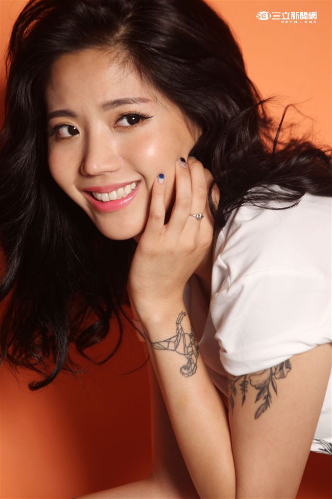 曖維多媒體/SEXY NUTS性感誌48期，陳艾琳拍攝現場。（記者邱榮吉/側拍）