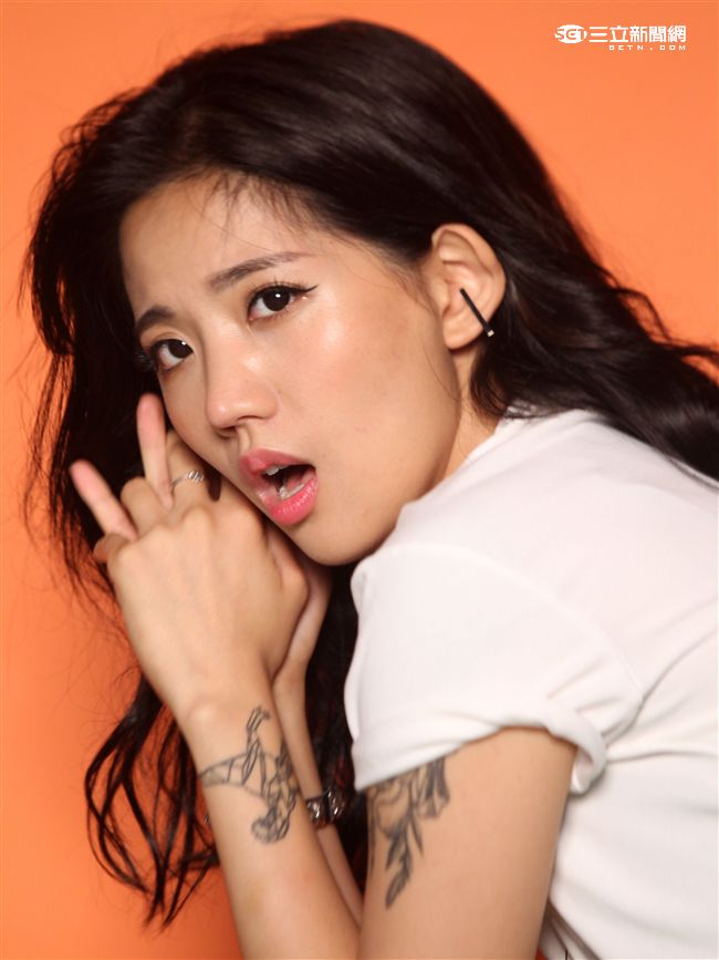 曖維多媒體/SEXY NUTS性感誌48期，陳艾琳拍攝現場。（記者邱榮吉/側拍）