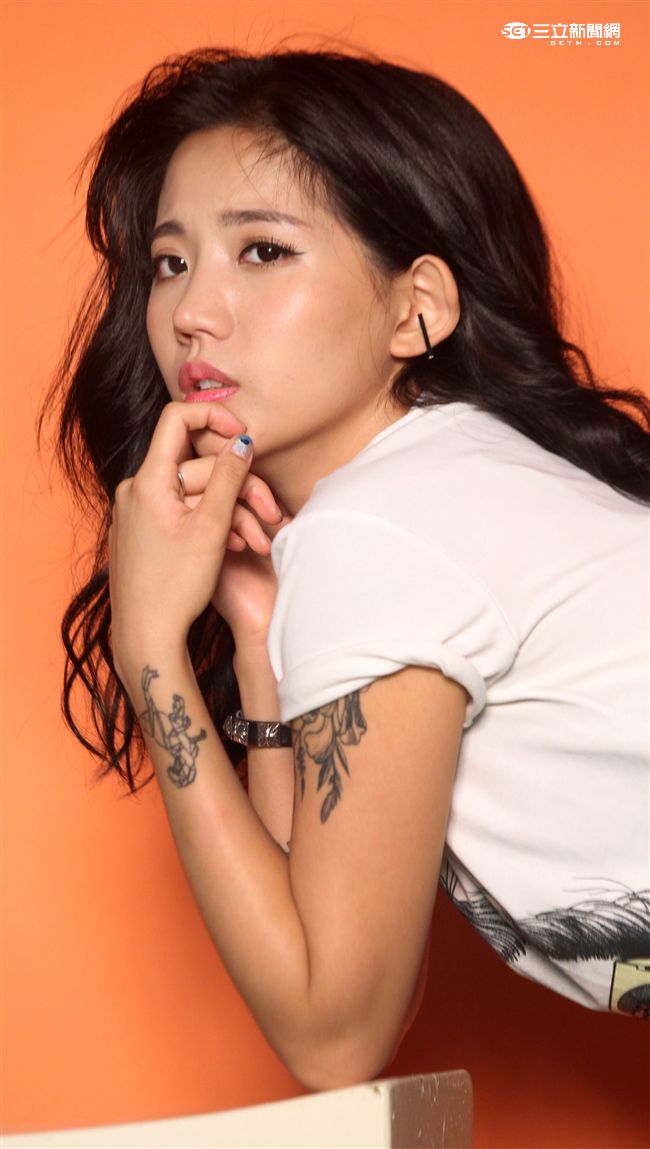 曖維多媒體/SEXY NUTS性感誌48期，陳艾琳拍攝現場。（記者邱榮吉/側拍）