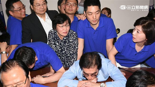 立委公然做害羞體位　網：護家盟崩潰