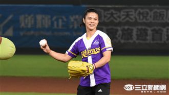 許淑淨開球輕輕投　教練怕她改打棒球
