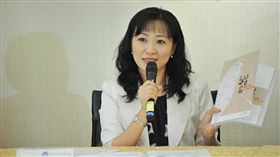 戶政司長張琬宜說明新出版的《全國姓名統計分析》一書