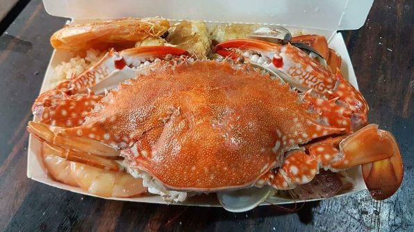 圖／老闆超狂　70元炒飯放整隻螃蟹