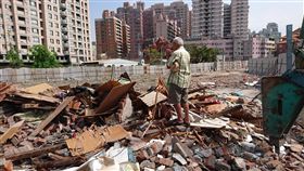 高雄果菜市場遭拆（圖／翻攝自高雄果菜市場自救會臉書）