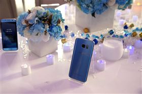 美人魚游文華東方總統套房　S7 edge冰湖藍限定亮相（圖／李鴻典攝）