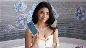 美人魚游文華東方總統套房　S7 edge冰湖藍限定亮相（圖／李鴻典攝）