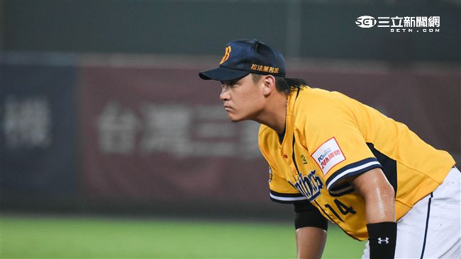 台灣大賽第五戰　中信許基宏守三壘