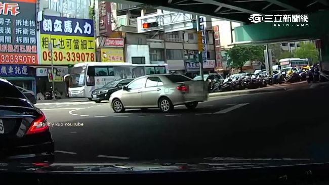 車入陸橋下待轉　竟佔「對向」引道