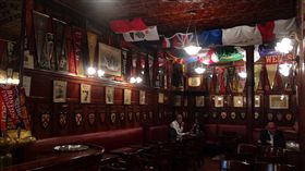 巴黎「哈利的酒吧」自1924年起，在每屆美國總統大選設置非正式投票箱，供美僑或美籍遊客投票，百年來，幾乎每次都能準確預測新任總統。中央社記者曾依璇巴黎攝  105年10月28日