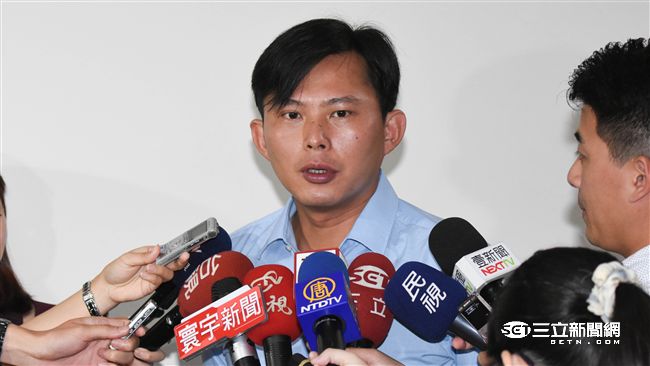 獨／戰力滿點！黃國昌妻懷孕拼第三胎