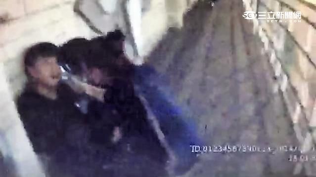 老婦遭詐覺醒　持百萬假鈔誘車手現身