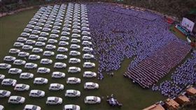 汽車　禮物　員工
http://www.newsx.com/national/44917-surat-diamond-trader-gifts-cars-and-houses-to-workers-as-diwali-gifts