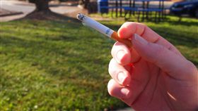 抽菸、菸蒂
https://www.flickr.com/photos/42787780@N04/6447395405/in/photolist-aPJiY6-aPJAu8-aPJA2K-aPJjrx-4tgs4L-X8Azw-fFUcR-qw1igh-7xzGd6-77SbA2-aiMJT1-7PC8rQ-7VmH6t-ptwuzW-bWQGU-5jg2zy-9crNam-37fGU8-fmXy7c-e1sxjy-4b1hQC-eXezT7-brcWkd-6fprxV-7F4xRE-5FaKnX-6tGd46-ccwZ93-iiNiuq-7Z9Qst-8mvvCu-dTqn3K-poFQfi-fosJvk-8YS64a-c9ebMb-qmrtE-gE1Vjn-5EnWck-9Hj96z-iiM6Ni-8vfhm3-epGBUU-9SnSgx-FEdLZ-eefD7x-5EsdZG-ajVkEg-99D7B8-9G4qK2