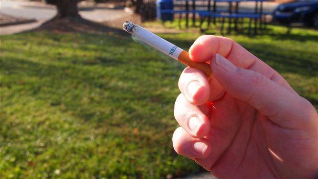 日新政策！抽完菸45分鐘內禁搭電梯