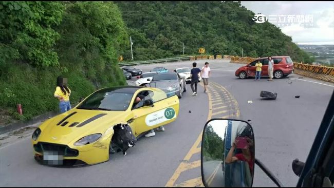 千萬超跑過彎撞　車輪噴飛維修恐百萬