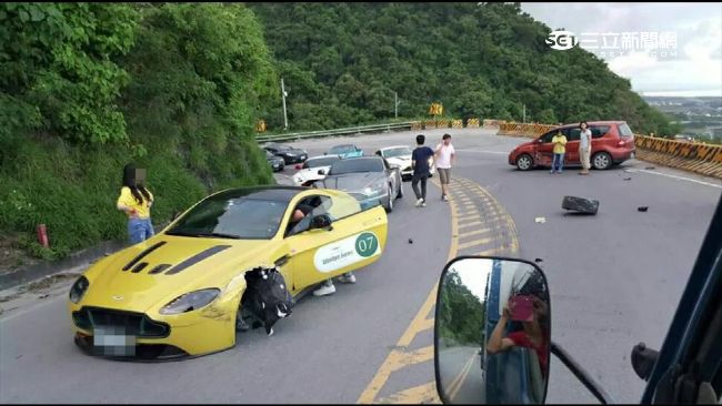 千萬超跑撞飛輪胎　車主是超跑將軍