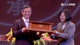 打造小英辦公桌　傳統工藝不用一根釘