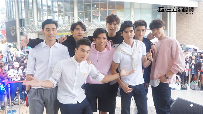 飛魚八鮮肉最終合體　簽書會粉絲爆滿