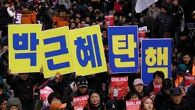 逾萬民眾清溪川畔燭光集會要朴槿惠下台
中央社