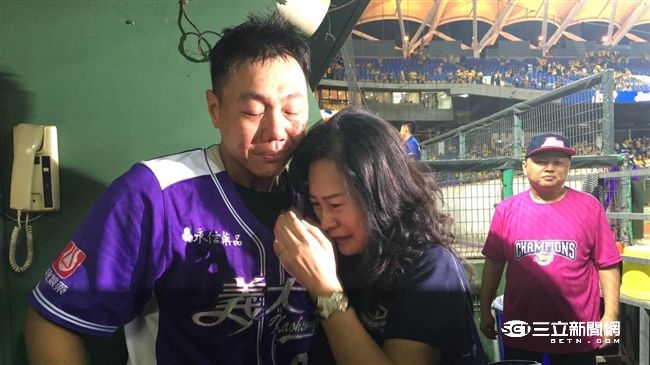 壓力如釋負重　師母淚崩：徐總有保佑