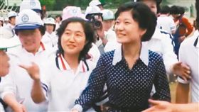 崔順實、朴槿惠／朝鮮日報