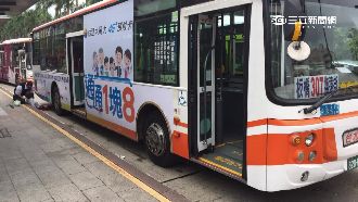 萬華傳公車意外　老婦下車跌倒遭輾腿