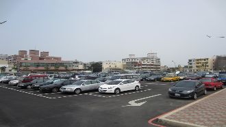 倒車6次擦撞落跑？車主：一定找到你