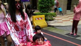 府中萬聖節嘉年華扮「人肉餐車」。https://www.facebook.com/photo.php?fbid=10154561244458162&set=a.10150969388013162.472705.504463161&type=3&theater