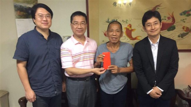 關心沈瑞章　林全致贈十萬元慰問金
