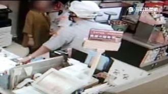 超商拿3瓶酒開喝　陸女咆哮還推警