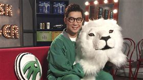 20161031大「濕」身！品冠扮獅王當蒙面唱將　圖／種子音樂提供