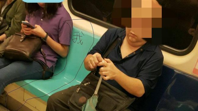正妹搭捷運被摸腿　大叔稱：想交朋友