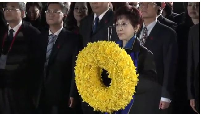 洪秀柱拜謁中山陵　祭文「民國」開頭