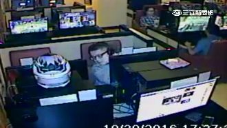 網咖偷錢「哭么」　受害者心疼給2百