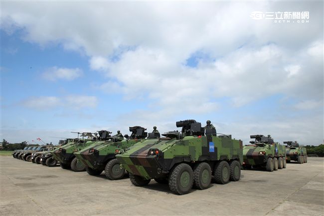 陸軍「長青15號操演｣自10月29日起至11月4日止，實兵對抗演練，由駐防新竹湖口的542裝甲旅，對抗駐守屏東萬金的234機步旅，以雲豹甲車取代履帶戰車參演。（記者邱榮吉/攝影）