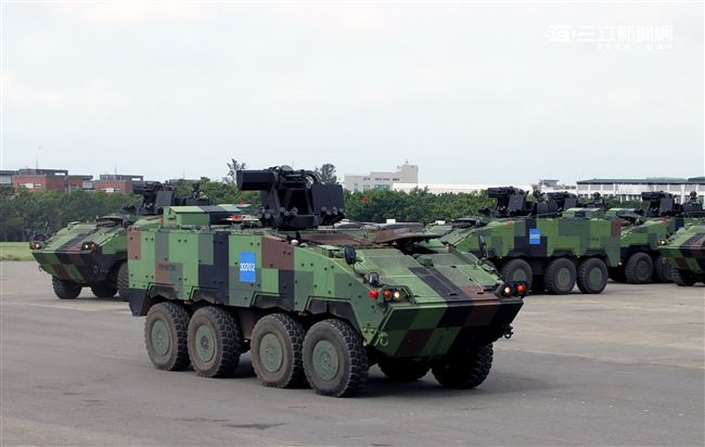 陸軍「長青15號操演｣自10月29日起至11月4日止，實兵對抗演練，由駐防新竹湖口的542裝甲旅，對抗駐守屏東萬金的234機步旅，以雲豹甲車取代履帶戰車參演。（記者邱榮吉/攝影）