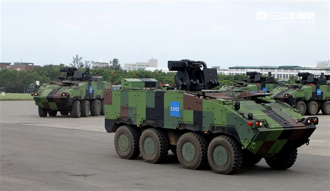 陸軍「長青15號操演｣自10月29日起至11月4日止，實兵對抗演練，由駐防新竹湖口的542裝甲旅，對抗駐守屏東萬金的234機步旅，以雲豹甲車取代履帶戰車參演。（記者邱榮吉/攝影）