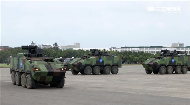 陸軍「長青15號操演｣自10月29日起至11月4日止，實兵對抗演練，由駐防新竹湖口的542裝甲旅，對抗駐守屏東萬金的234機步旅，以雲豹甲車取代履帶戰車參演。（記者邱榮吉/攝影）