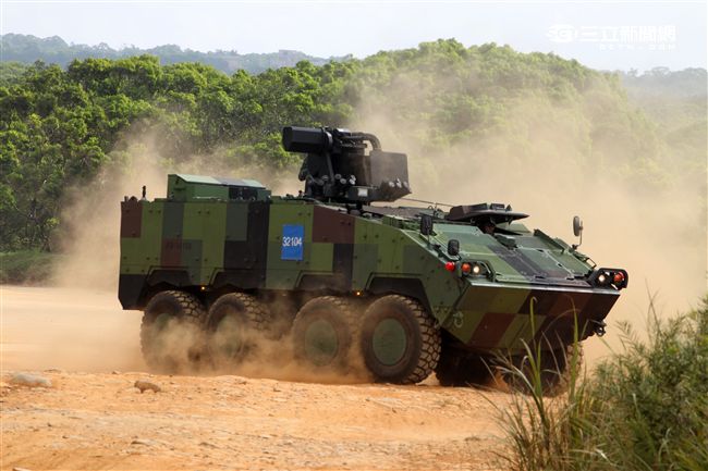 陸軍「長青15號操演｣自10月29日起至11月4日止，實兵對抗演練，由駐防新竹湖口的542裝甲旅，對抗駐守屏東萬金的234機步旅，以雲豹甲車取代履帶戰車參演。（記者邱榮吉/攝影）