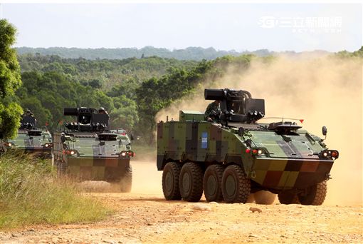 陸軍「長青15號操演｣自10月29日起至11月4日止，實兵對抗演練，由駐防新竹湖口的542裝甲旅，對抗駐守屏東萬金的234機步旅，以雲豹甲車取代履帶戰車參演。（記者邱榮吉/攝影）