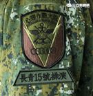 參與操演旅長特別精神動員，頒贈榮譽臂章戰志激勵。（記者邱榮吉/攝影）