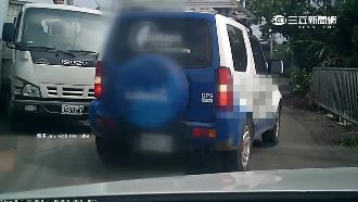 倒車沒停還加速！駕駛險遭撞怒PO網