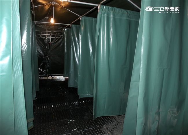 野外沐浴的設施，讓操演官、士、兵可以在野外洗個熱呼呼的熱水澡。（記者邱榮吉/攝影）

