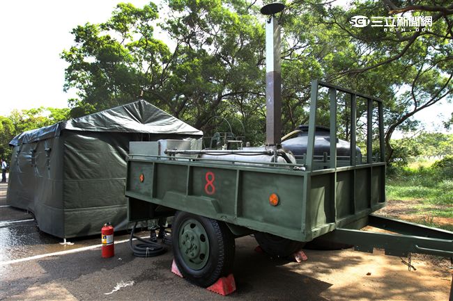 野外沐浴的設施，讓操演官、士、兵可以在野外洗個熱呼呼的熱水澡。（記者邱榮吉/攝影）

