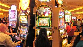 角子老虎
https://www.flickr.com/photos/ooomz/7569378728/in/photolist-cwT3zN-3cMk1g-ajqGuD-7Xouwn-5Hur2E-s8r13n-4uBW66-4rUCSd-5Huroq-7XpKyz-saiMHg-aXMT2Z-ruXehr-bVMhVq-7gF1D7-4eVYhG-aTZ9qe-eeA2Tr-5Hq8iK-5upGD-8gW6xt-dNmN3j-5TvzUF-4MJRNp-8BTPBw-oDkcv1-p8nxvU-oP9ct9-5kwvm9-5Hurfw-4YYdqW-dNgait-5Hq7wk-6sphzd-dNgaB6-srLhjn-Jqbpo-saaLX3-dNmKPA-D11bP-8heMuW-D11dg-qrgWdH-6XMviZ-5HnqDt-4WG5SG-oXdqhi-4Ci2FP-q6oor7-pNJQzo