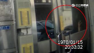 喝醉大門開不了　男發酒瘋踹破玻璃門