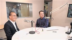 林全接受鄭弘儀專訪。行政院提供